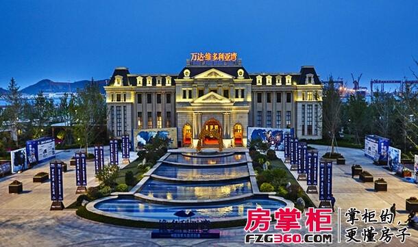 万达维多利亚湾效果图 万达维多利亚湾总占地面积1700余亩,总建筑面积320万平方米,由万达文化产业集团斥资300多亿打造,是万达集团集合26年造城理念而钜献的里程碑力作。更有江苏路小学、育才中学双名校入驻。