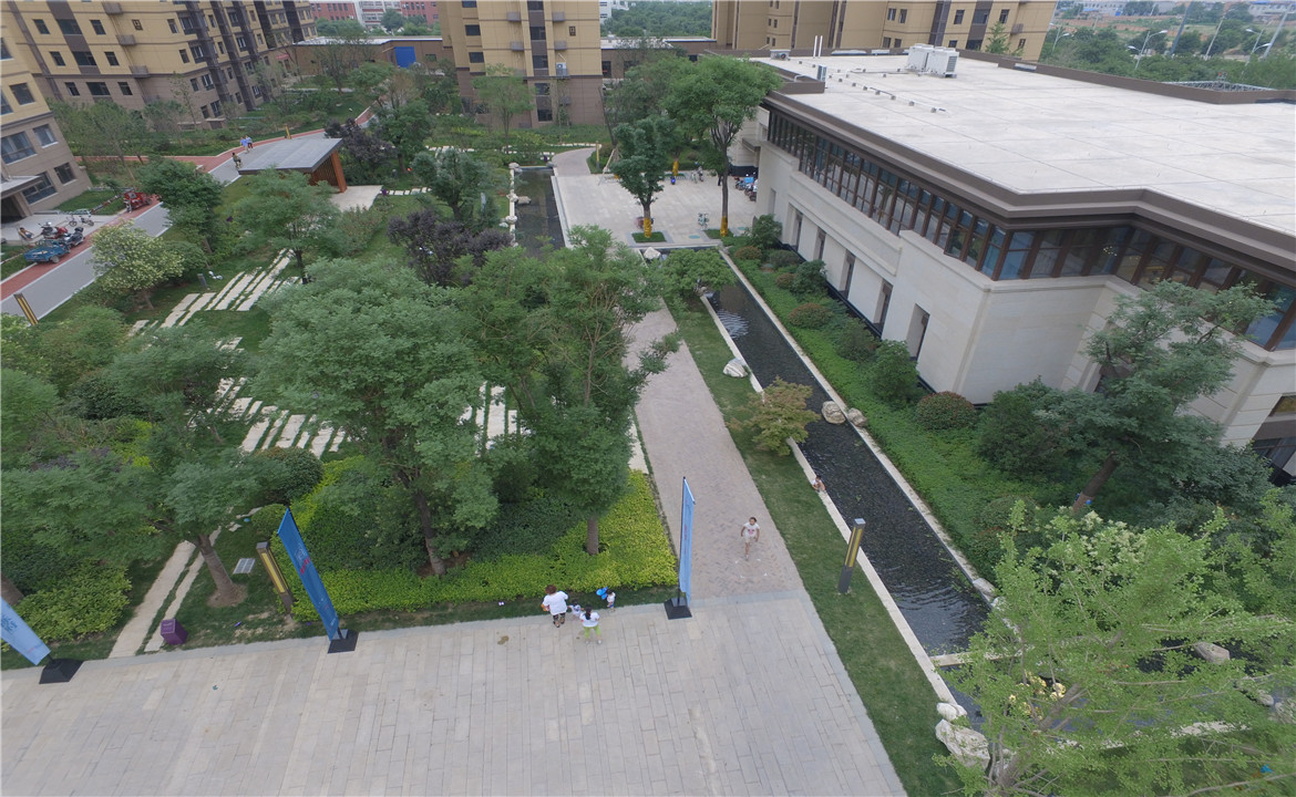 宝安·紫韵位于西安阎良区项目总占地约 196 亩，总建面约 40 万平方米，容积率 2.75，绿化率 38%。项目分 4 期开发。