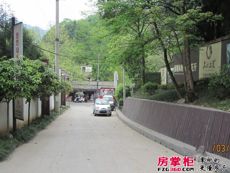 左林右里实景图小区内道路实景（2013-4）
