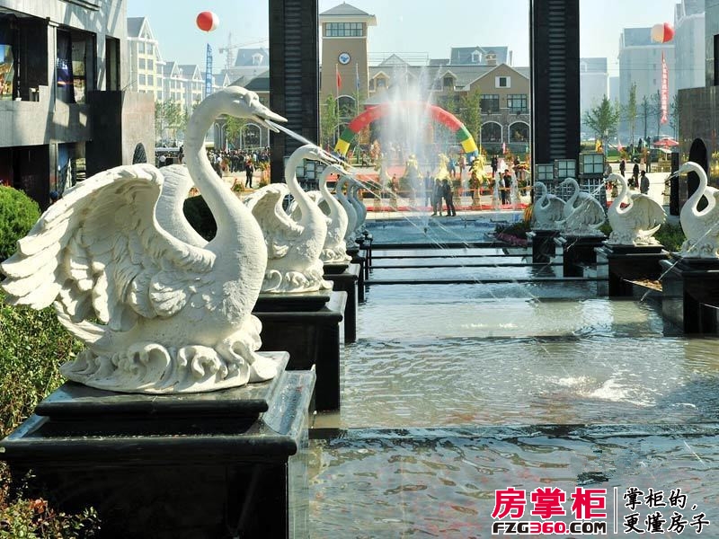 鼎盛佳苑实景图琥珀城主入口喷泉（2011.09.23）