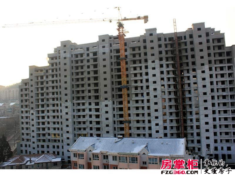 南山学府实景图4号楼施工进度（2012.1.12）