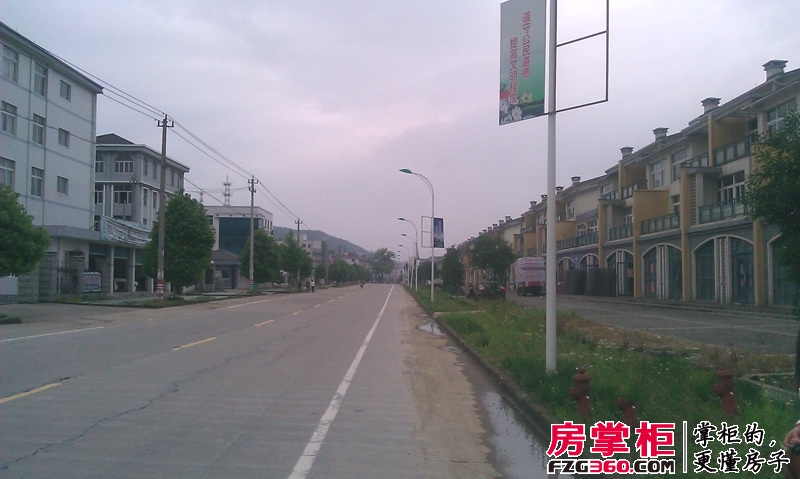 伟邦江南明月外景图所在的旧县街道（2011.6）