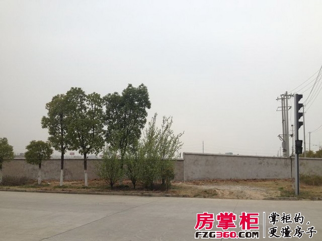 大富山庄实景图工地围墙（2013.03.30）