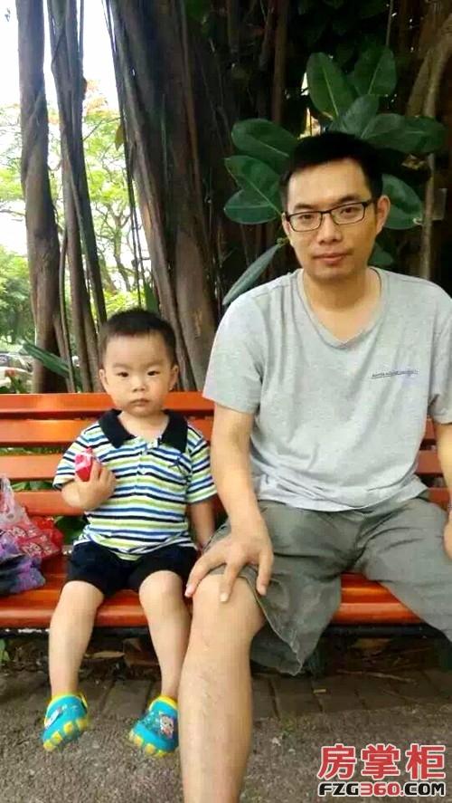 刘焱与儿子的合照