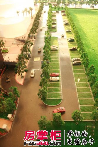 领秀公馆实景图小区规划的地上停车场(2009-12-22)