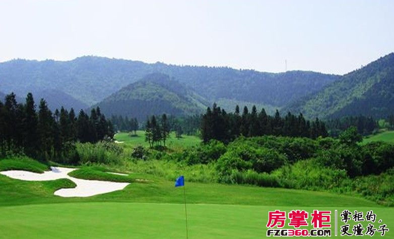 龙悦谷青逸项目白马山庄高尔夫球场