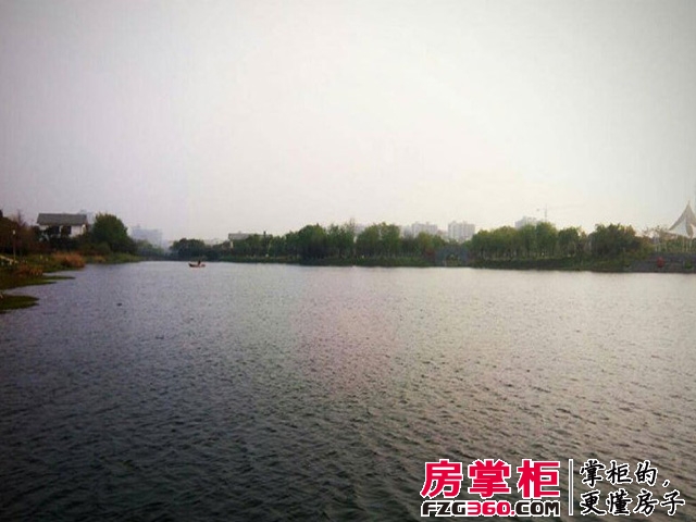 龙悦谷青逸项目项目北边固城湖