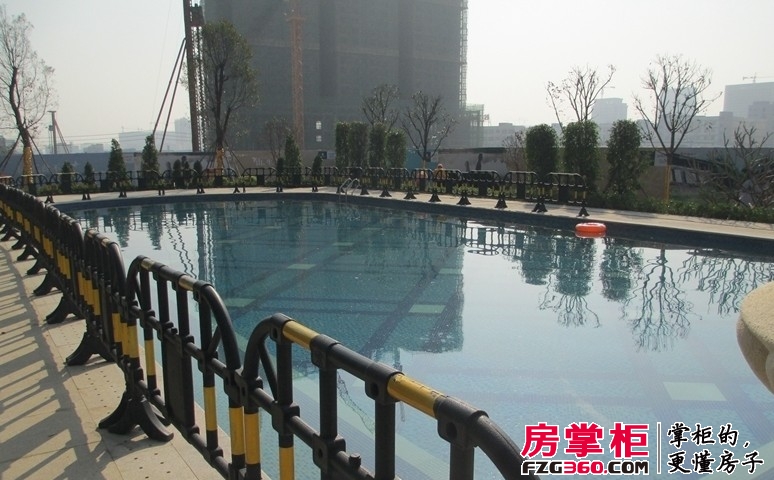中海·御湖熙岸泳池实景图（2013-12-9）