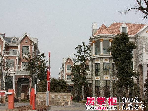 城市名人府邸实景图小区入口（20110114）