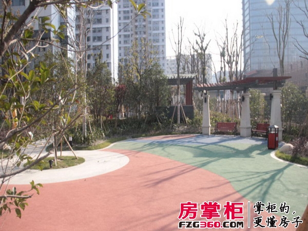 圆融广场实景图小区内儿童游乐场（20140102）