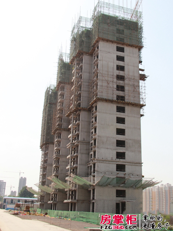 光华里实景图1号楼建至18层（2014-5-14）