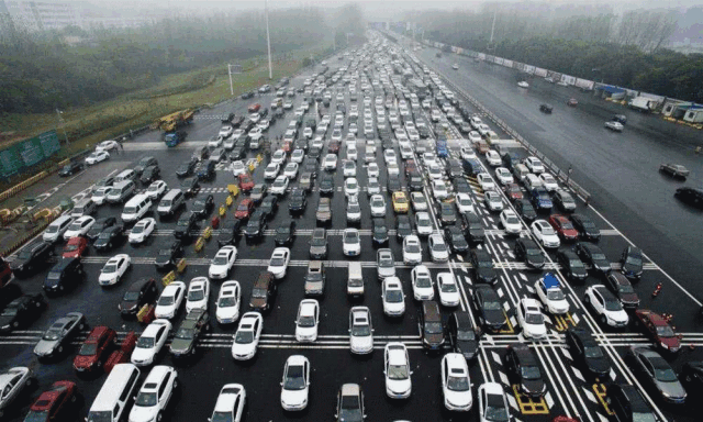 楼市聚焦 楼市快递交通拥堵,园林缺失,雾霾笼罩等一些列城市问题衍生