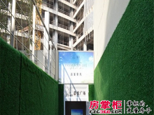 嘉城嘉悦广场大门走廊实景（2014-4-8）