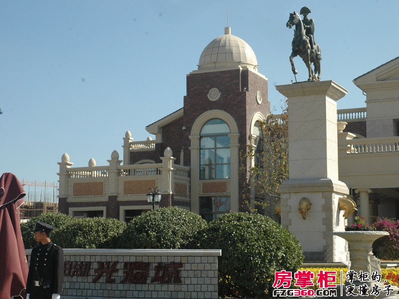 团泊湖光耀城外景图售楼处（2010.10）