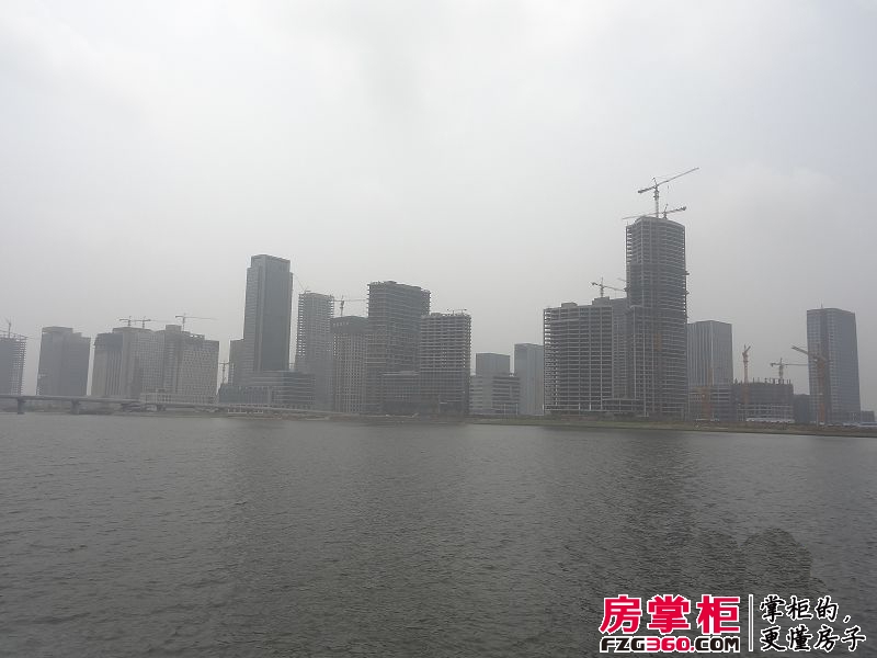 深圳湾实景图项目A、B栋楼施工进度（2012-7）