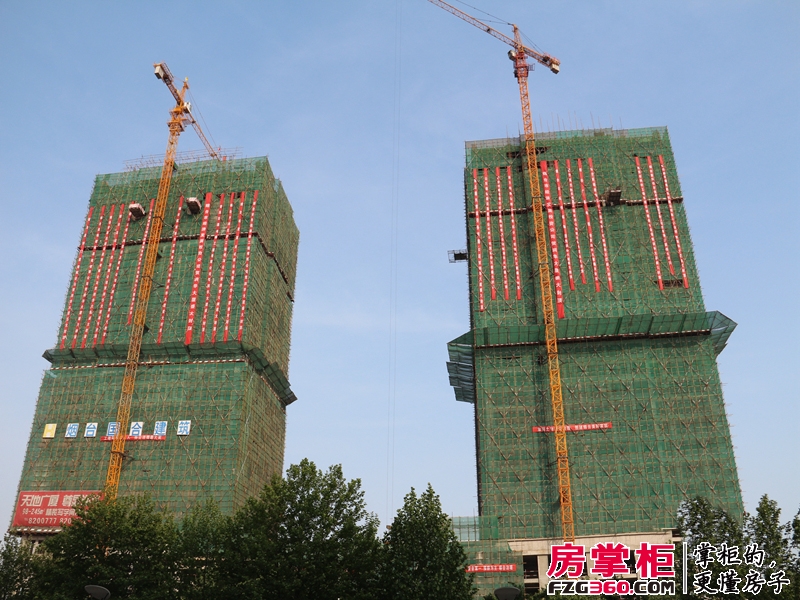 润华大厦实景图两栋封顶（2014-5-18）