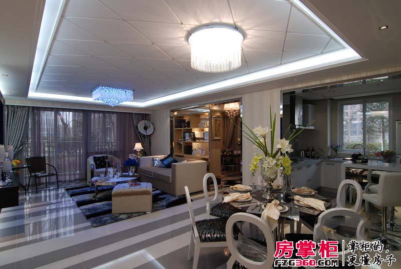 上海滩花园样板间央座140平米户型客厅