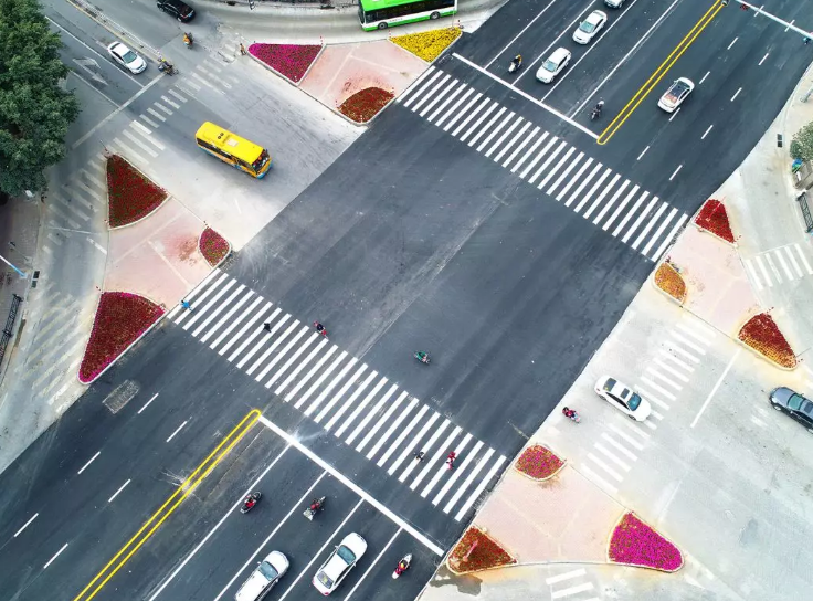 一条条纵横交错,宽阔整洁的道路建成,如今,△高要城区南亭路 图源