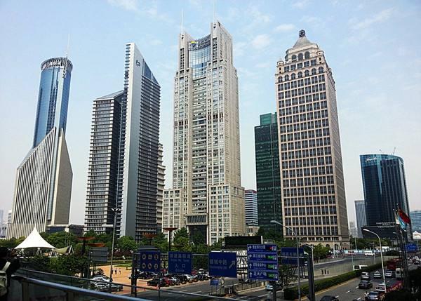 作为粤港澳大湾区的两大核心城市,广州深圳未来的写字楼市场供应究竟